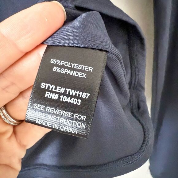 NWT The Workshop Long Sleeve Crop Top Silky Feel in Navy Size L - Picture 4 of 5